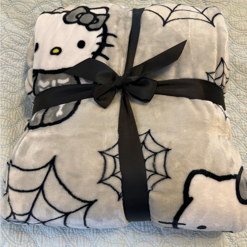Hello Kitty Halloween Super Cute Grey Plush Full/Queen Blanket